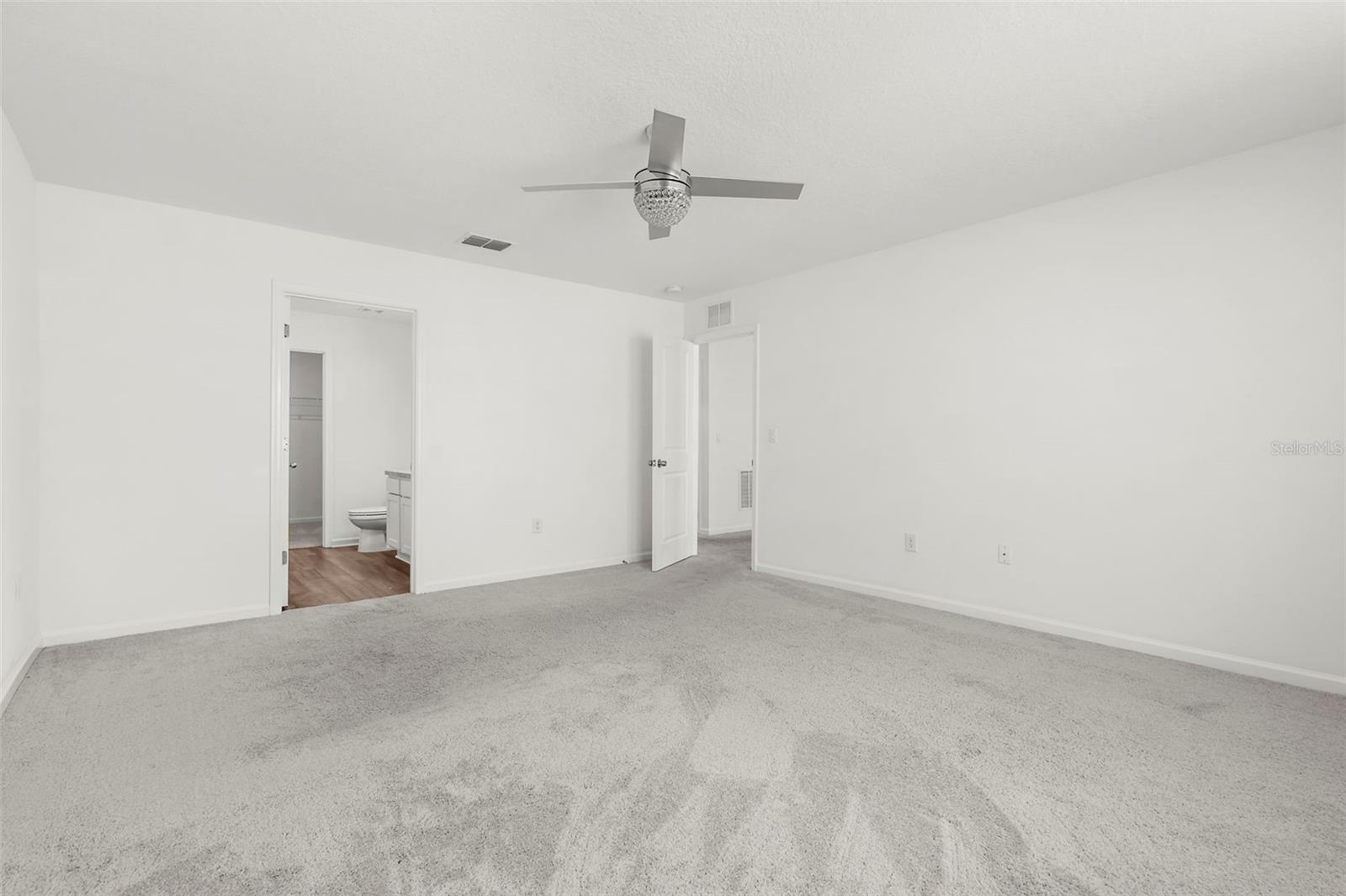1038 Kelly Fern Loop Property Photo 19