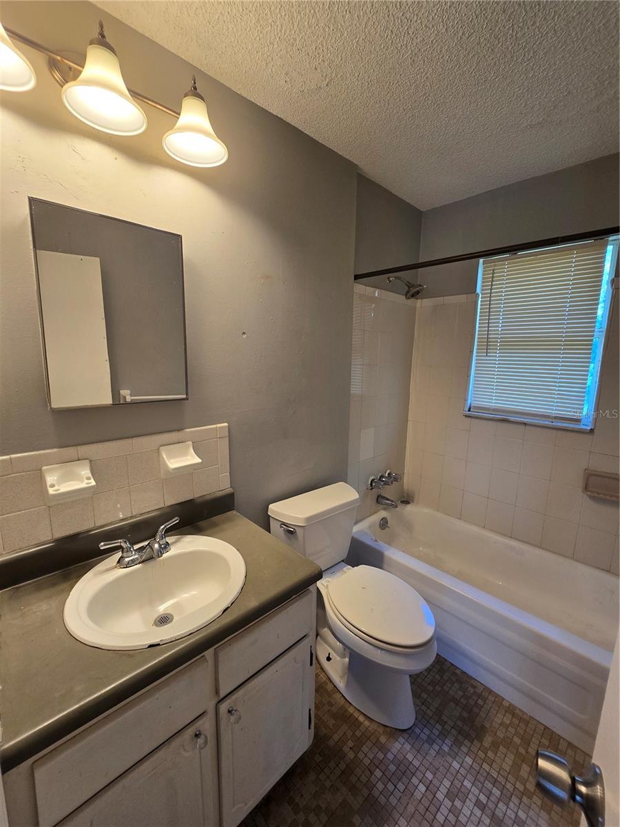 601 State Ave Property Photo 15