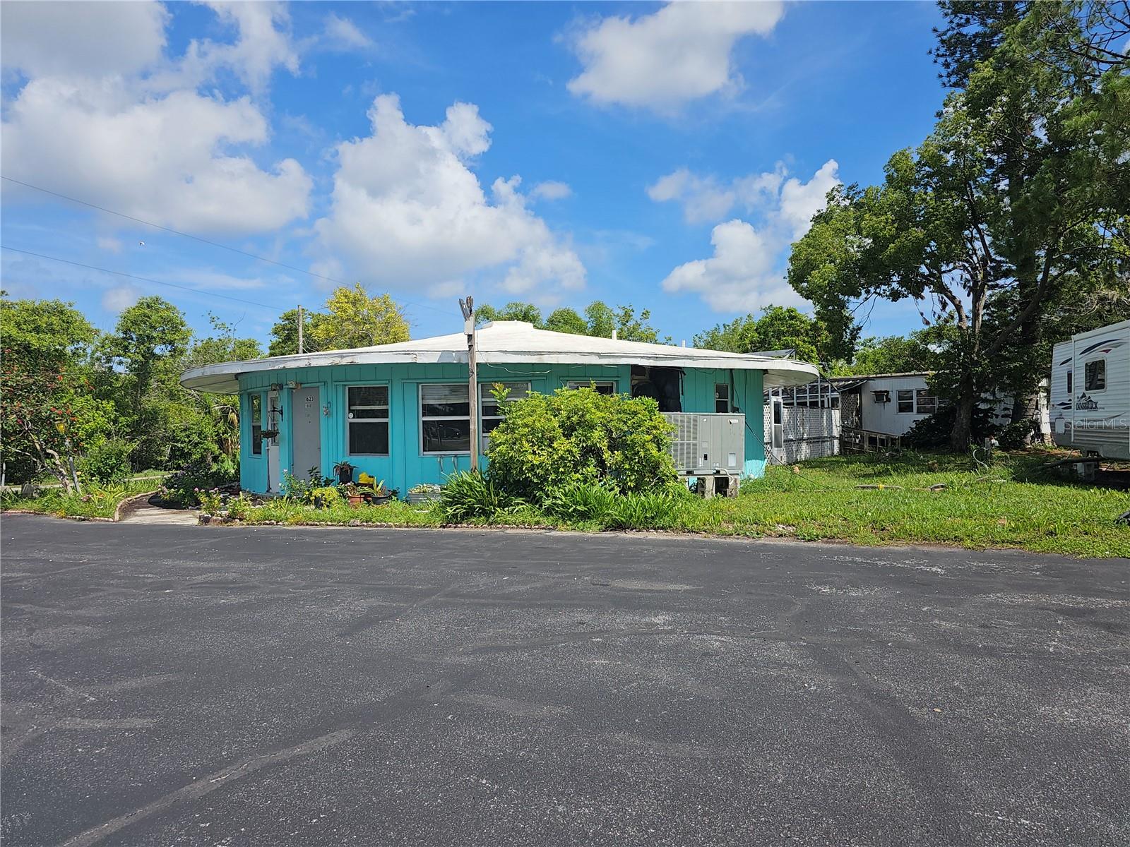 1603, 1605,1608,1611 W Shell Point Rd Property Photo 3