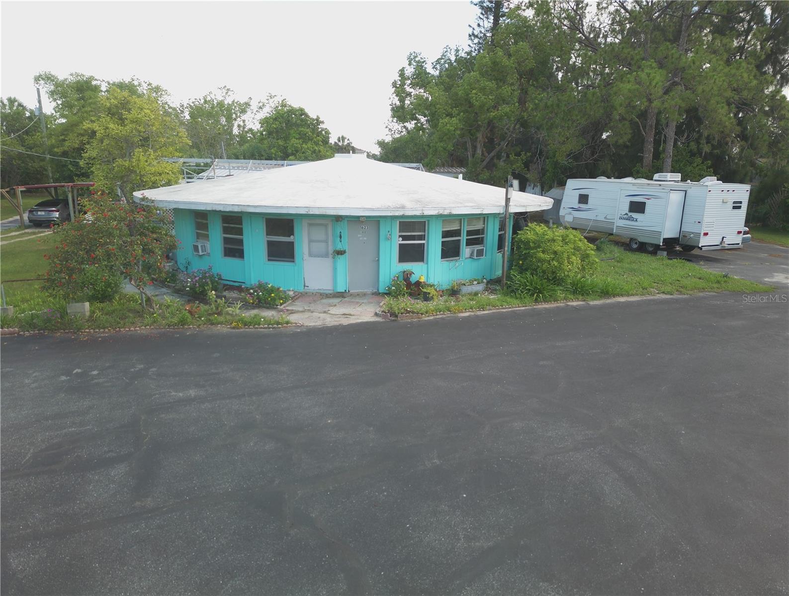 1603, 1605,1608,1611 W Shell Point Rd Property Photo 4