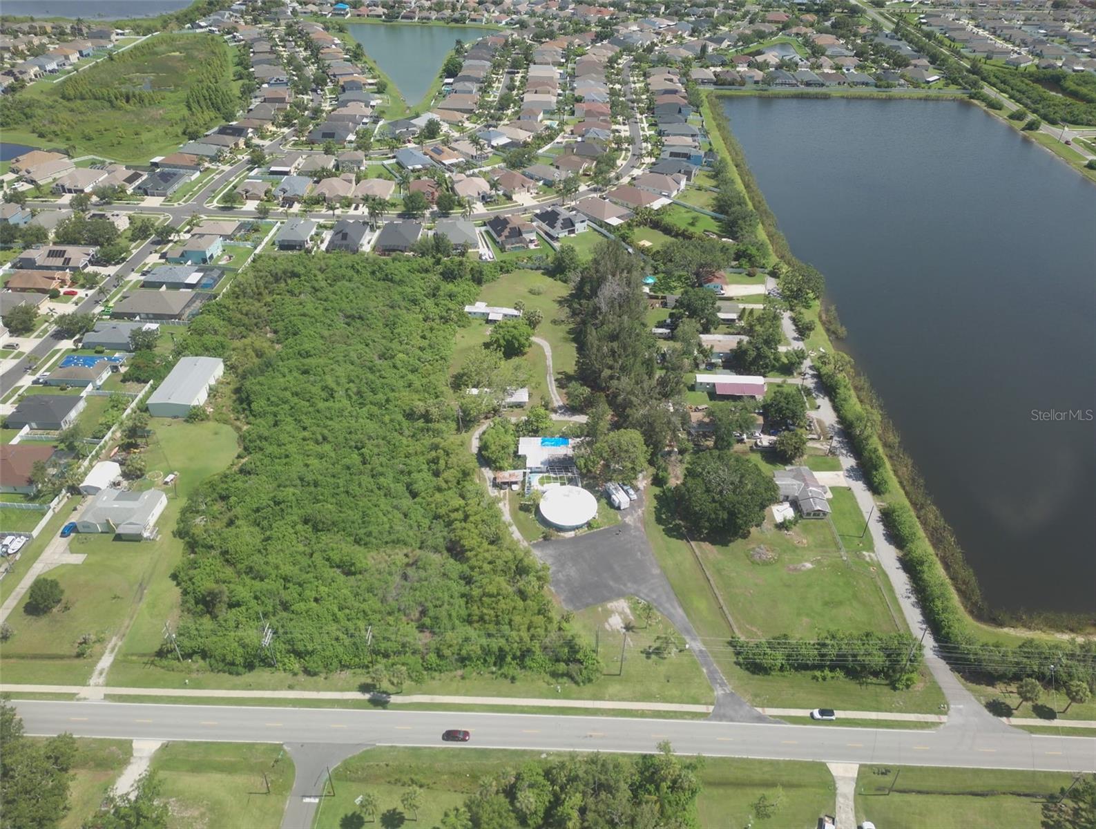 1603, 1605,1608,1611 W Shell Point Rd Property Photo 14