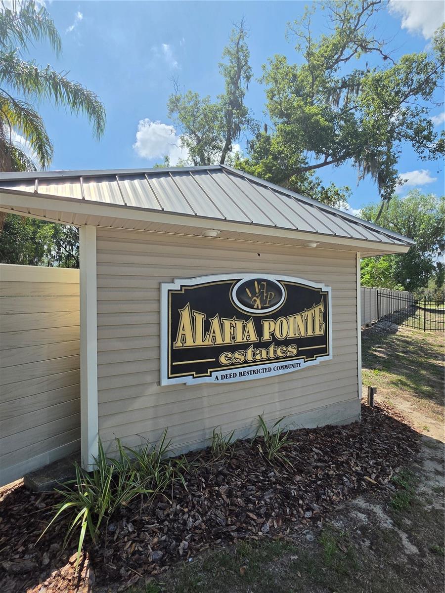 8331 Alafia Pointe Dr Property Photo 26