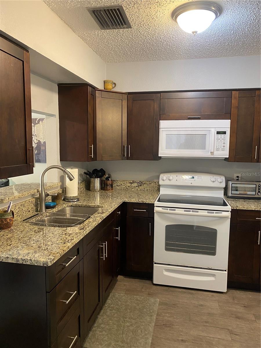 832 Cambridge Ct Property Photo 14