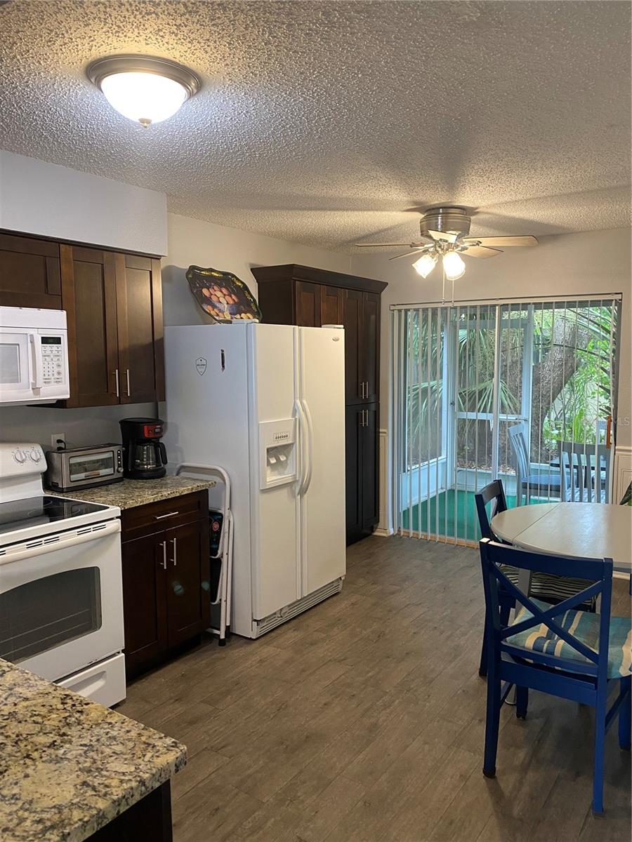 832 Cambridge Ct Property Photo 15
