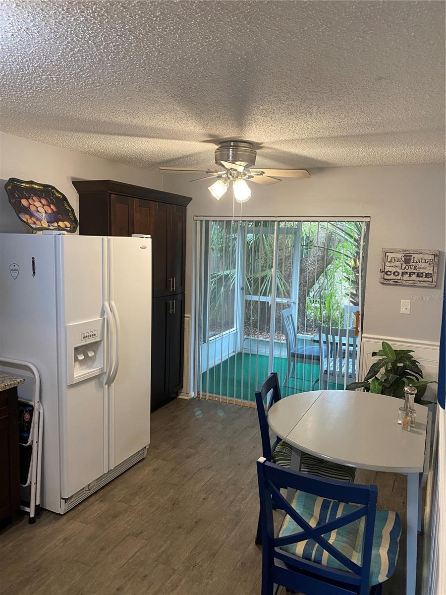 832 Cambridge Ct Property Photo 16