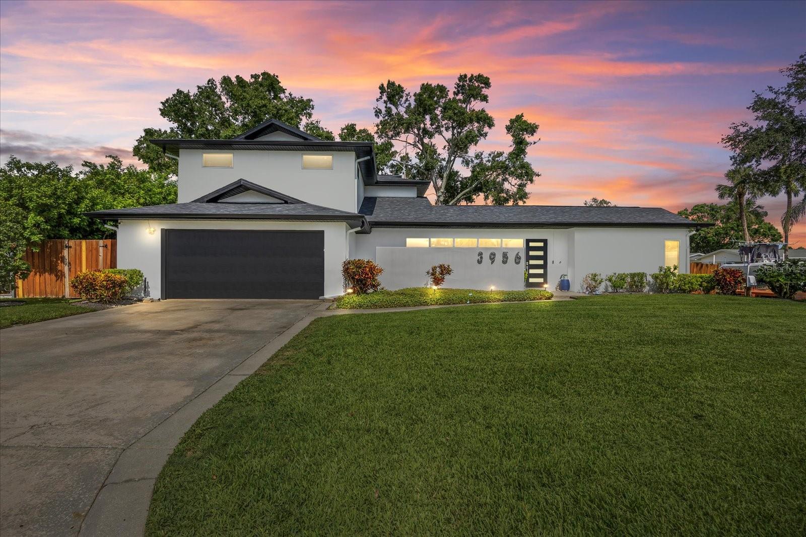 3956 VERSAILLES DR