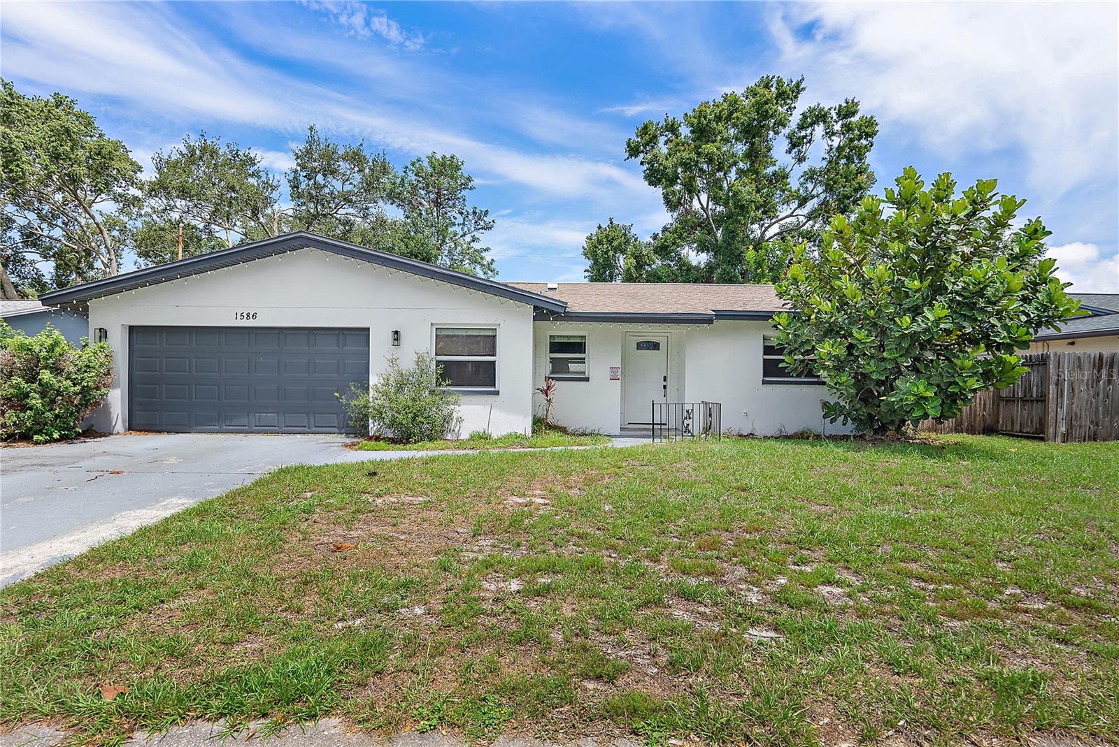 1586 Linwood Dr Property Photo 1