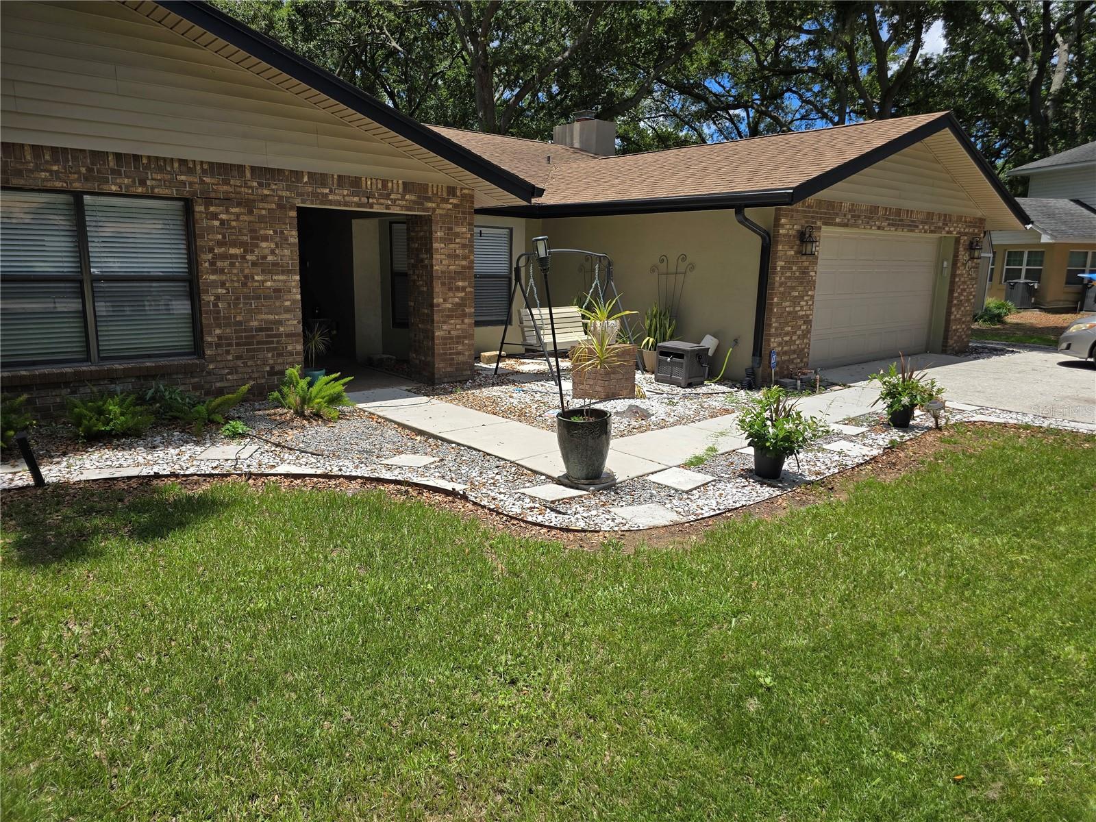 909 Heatherbrook Dr Property Photo 1