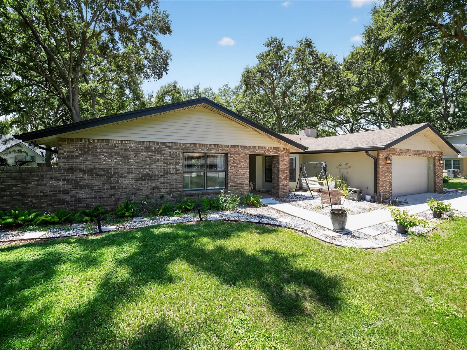 909 Heatherbrook Dr Property Photo 1