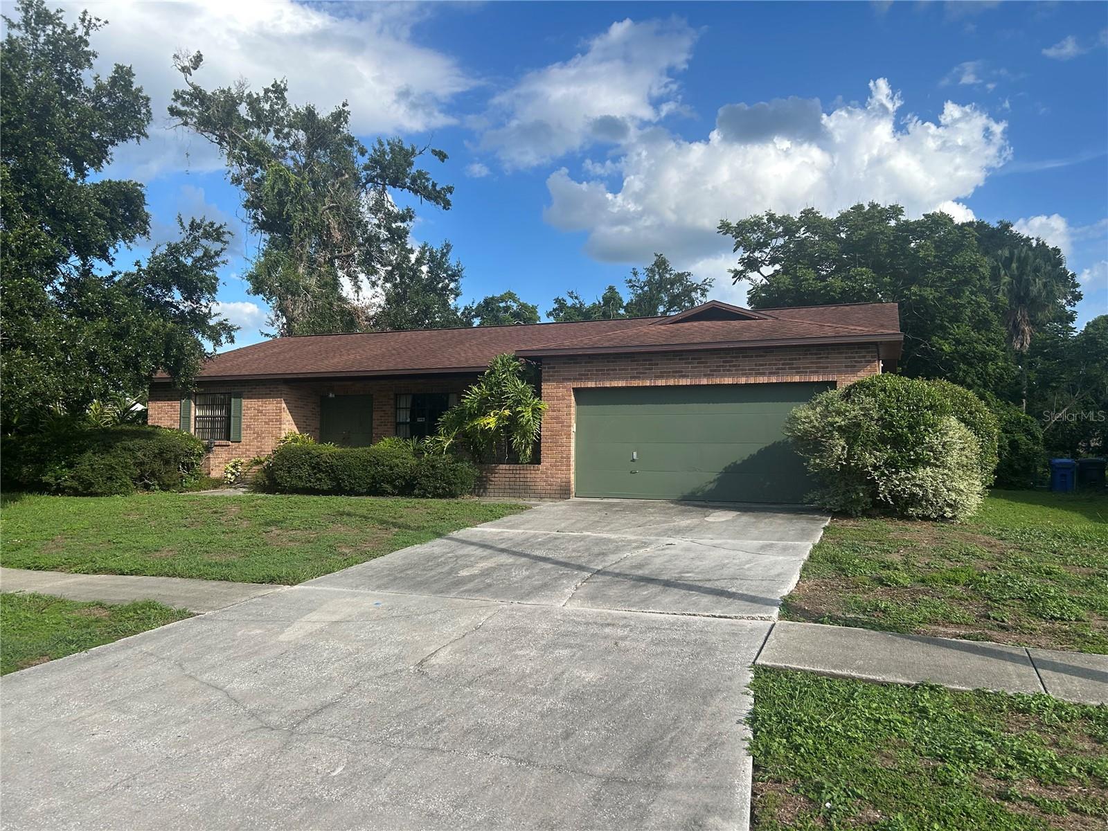 1813 LAUREL OAK DR Property Photo 1