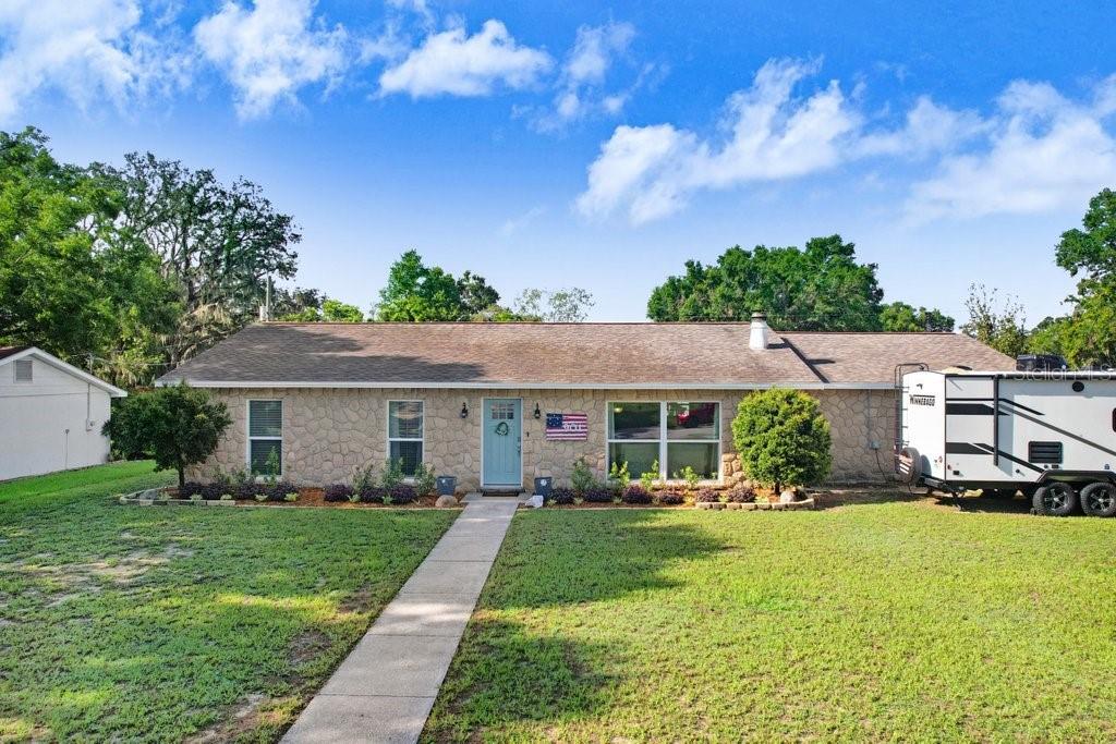 901 STRAWBERRY LN