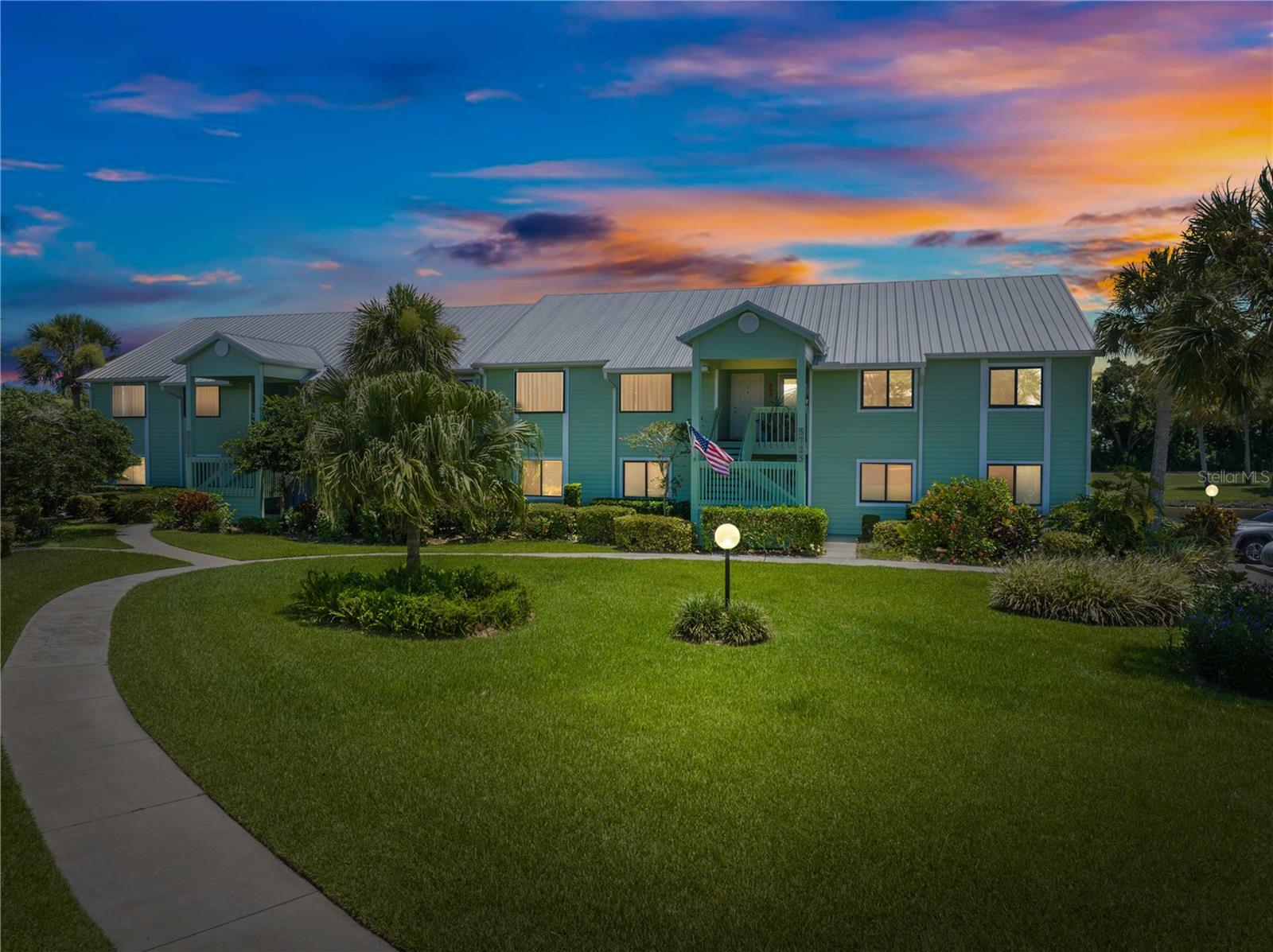 5725 Pelican Pointe Dr #1 Property Photo 1