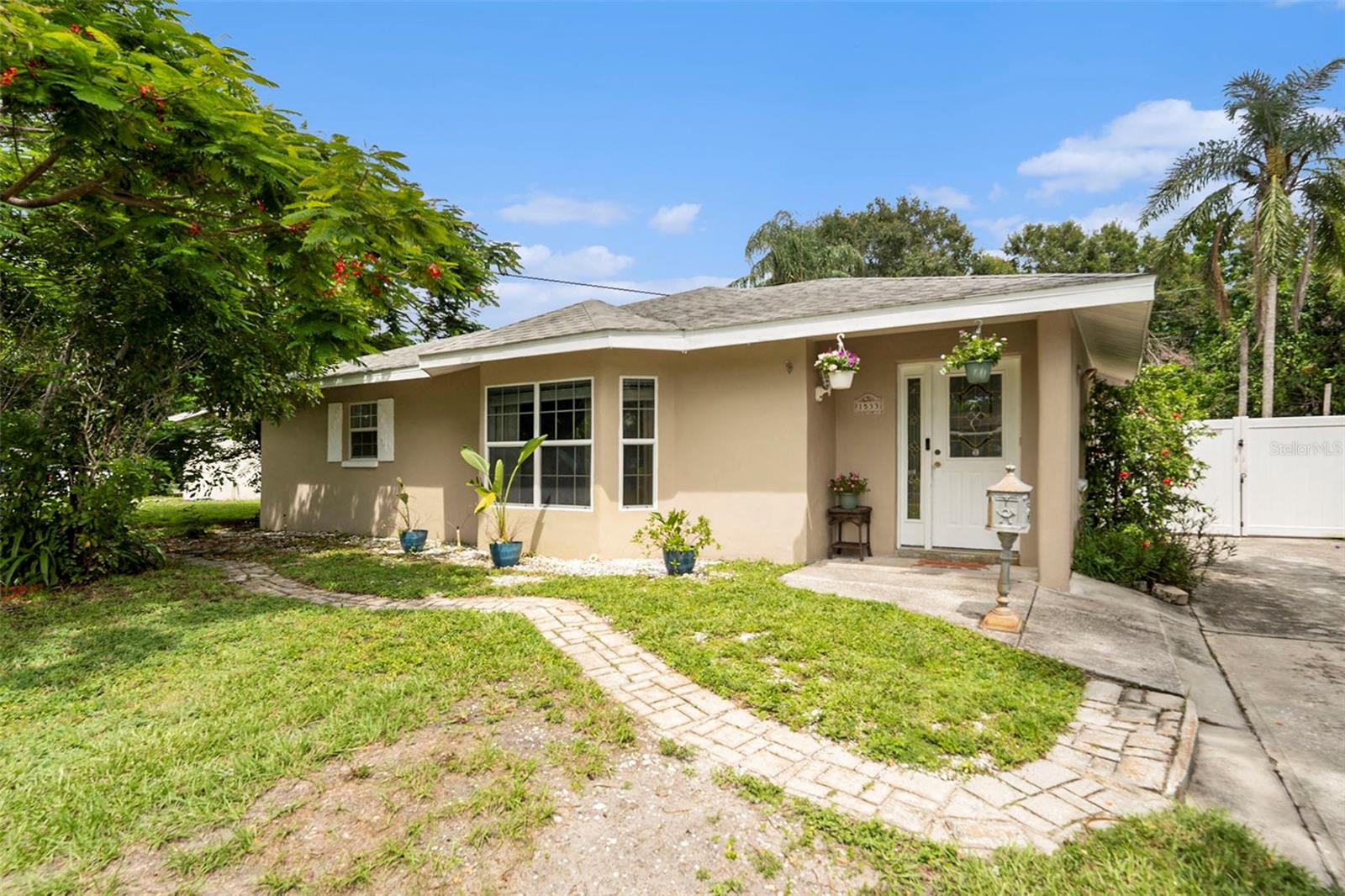 1533 Suffolk St N Property Photo 1
