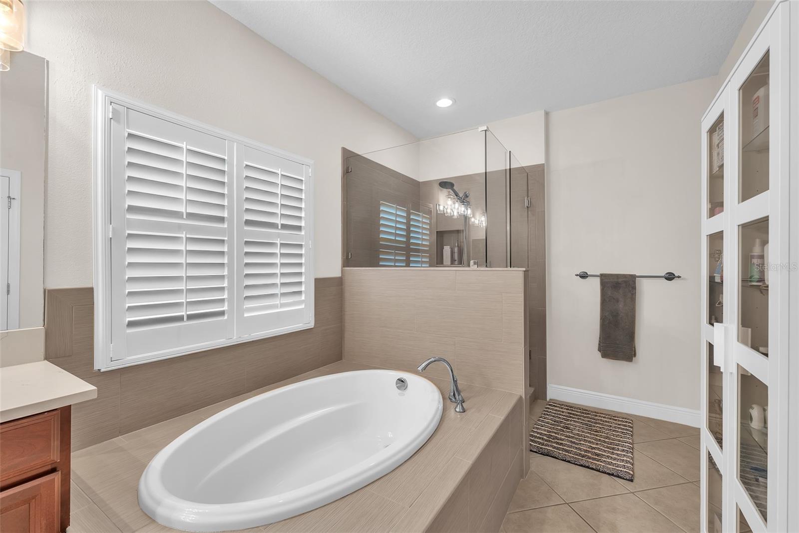 6207 Bleeker St Property Photo 24