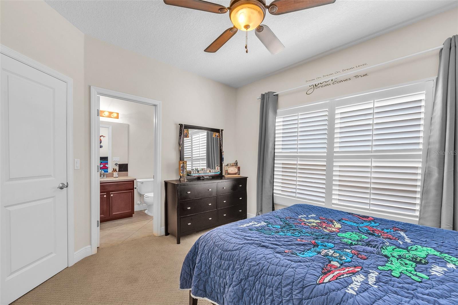 6207 Bleeker St Property Photo 27