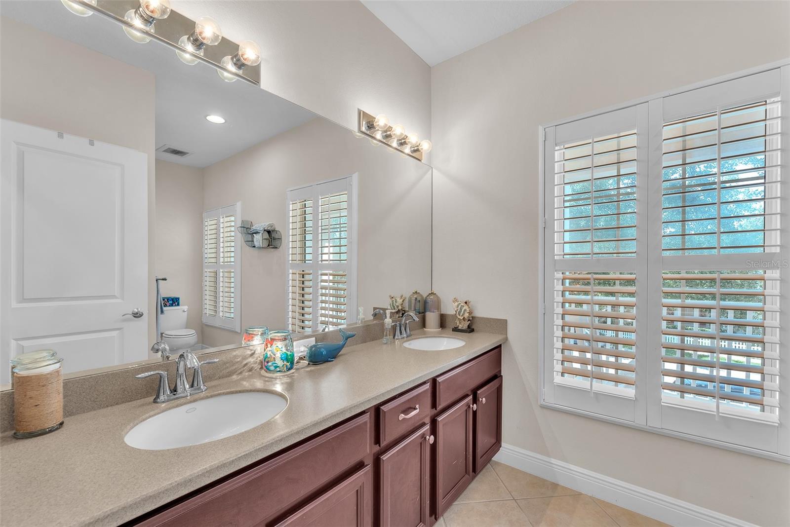 6207 Bleeker St Property Photo 31