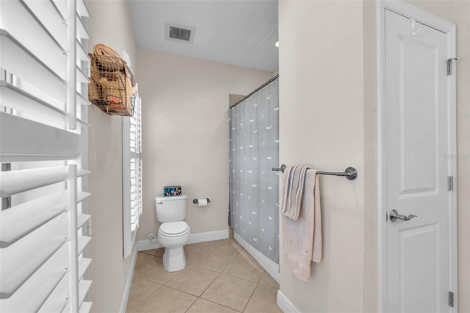 6207 Bleeker St Property Photo 32