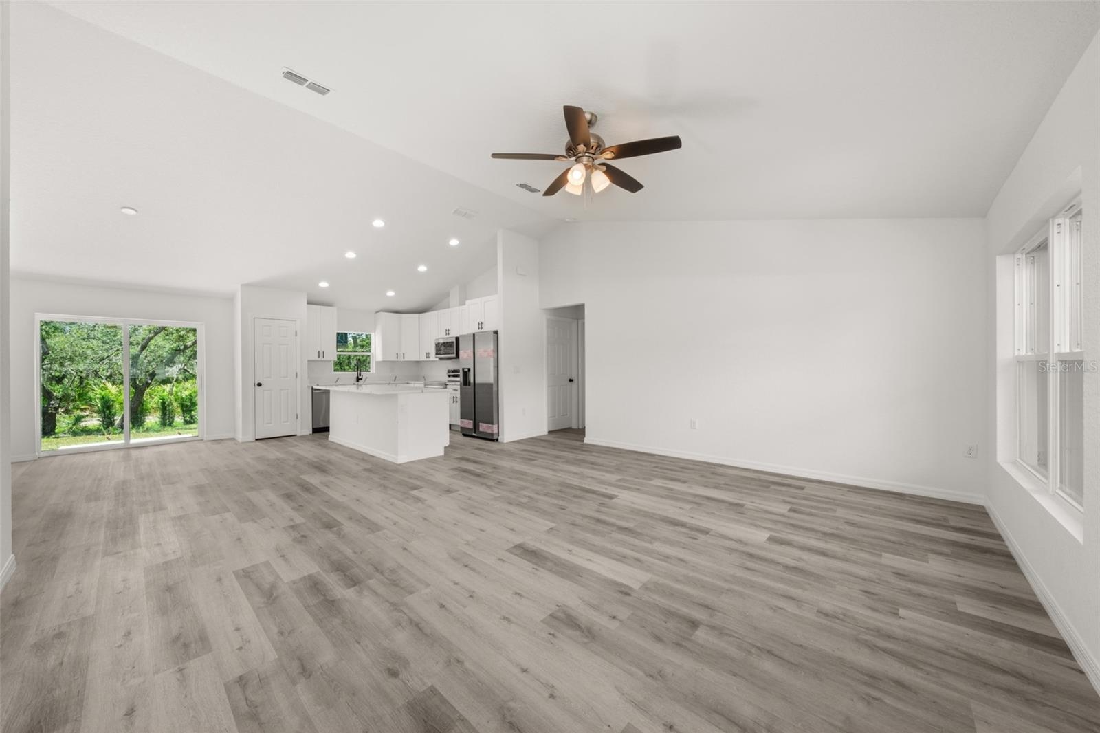 3211 W Oneida Rd Property Photo 5