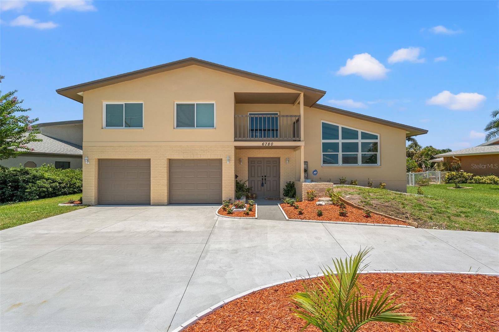 6780 Greenbrier Dr Property Photo 1