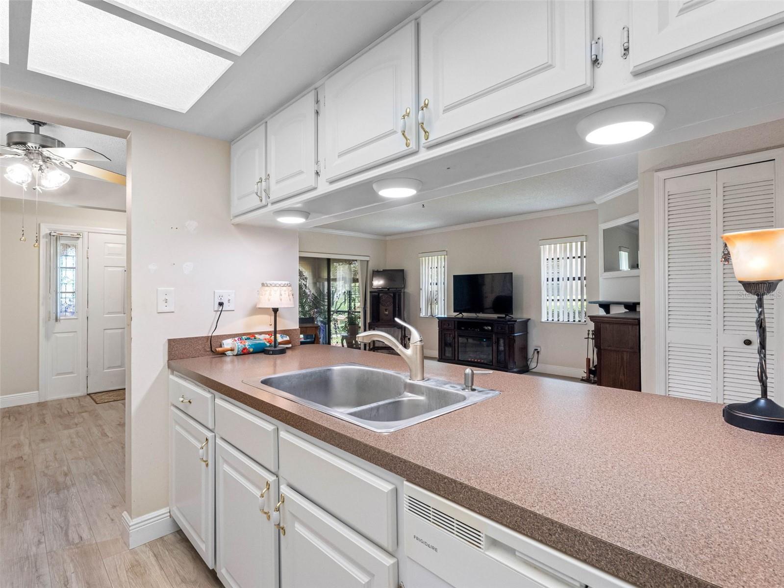 10182 Seminole Island Dr Property Photo 3