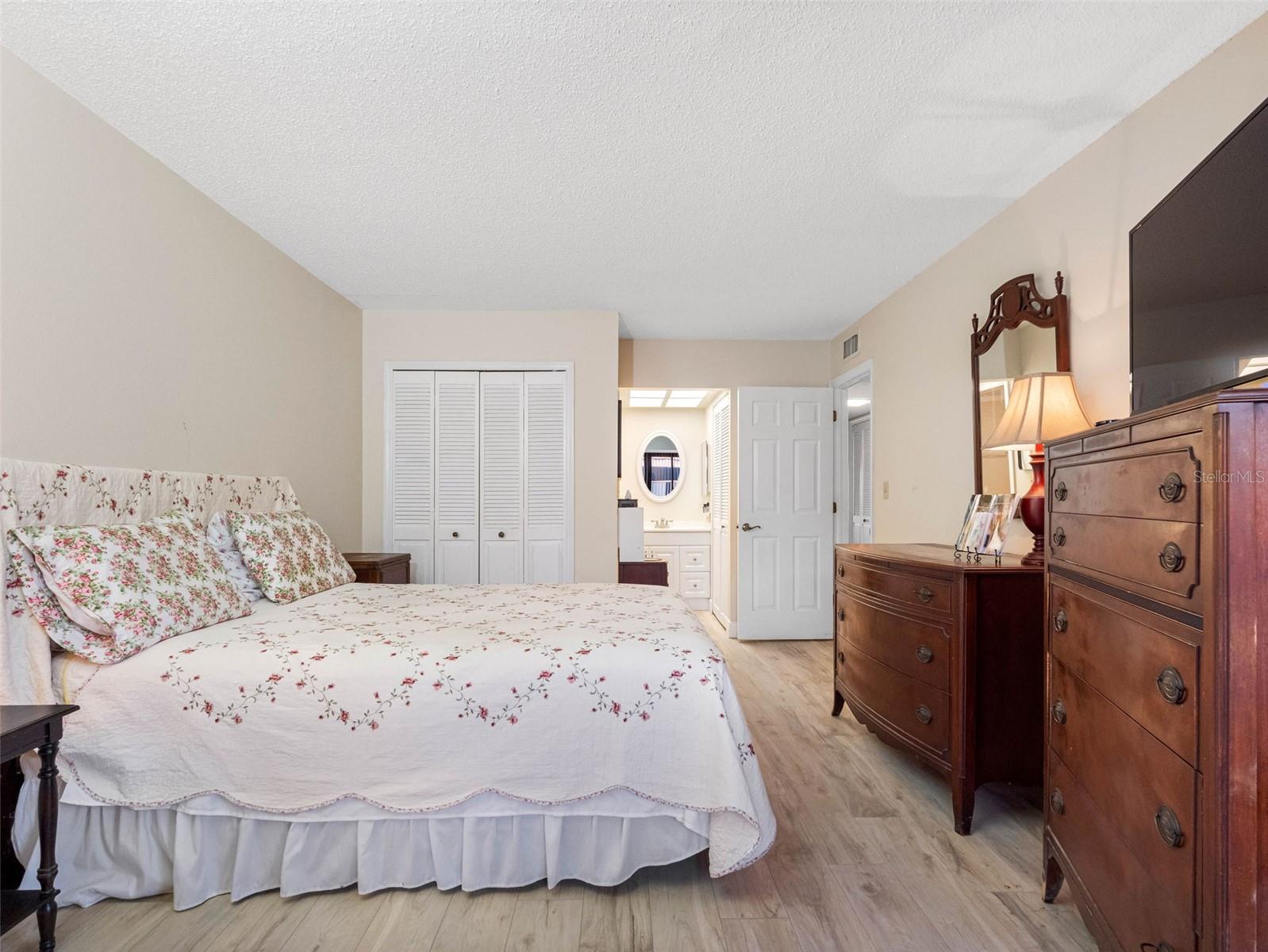 10182 Seminole Island Dr Property Photo 6