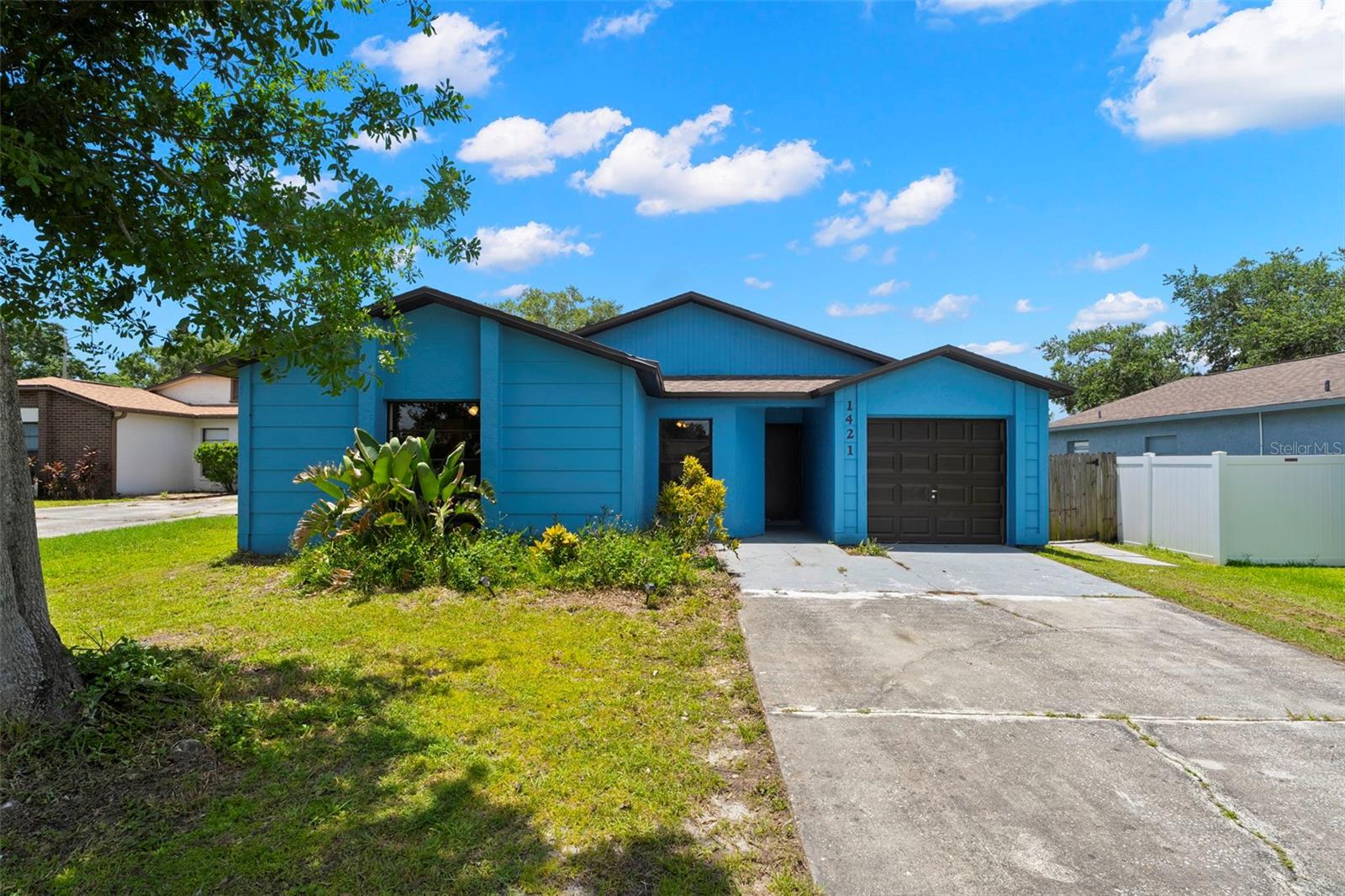 1421 VINETREE DR