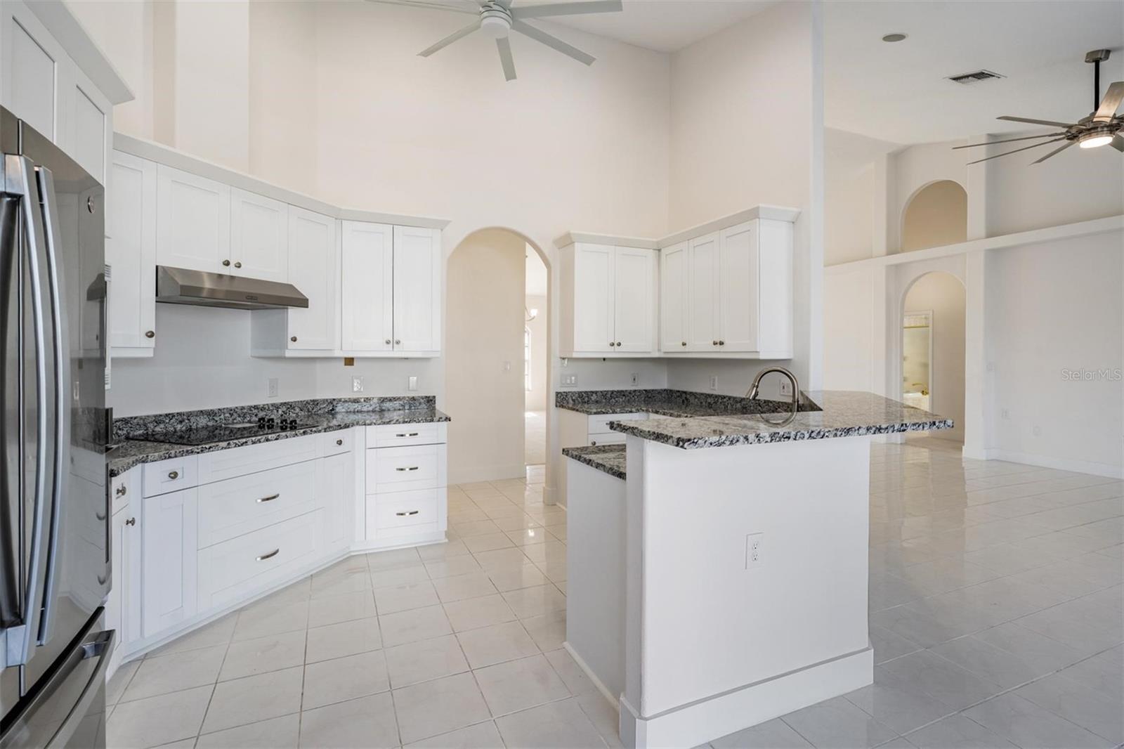 2127 Lagoon Dr Property Photo 6