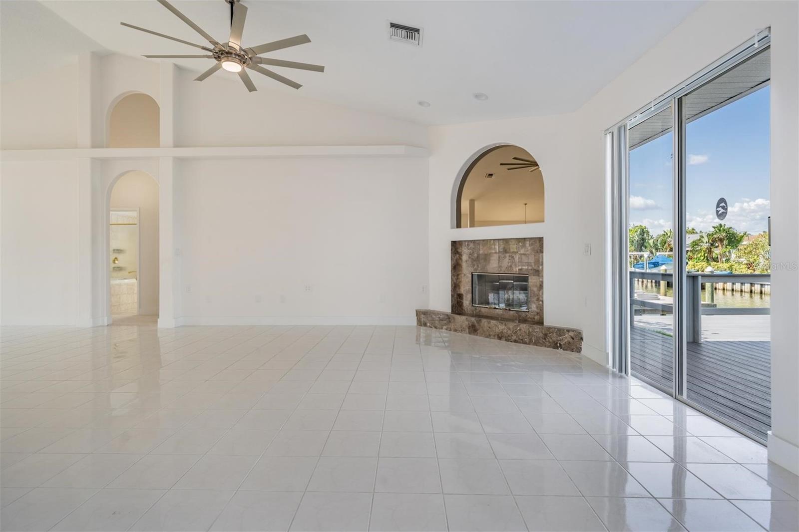 2127 Lagoon Dr Property Photo 15