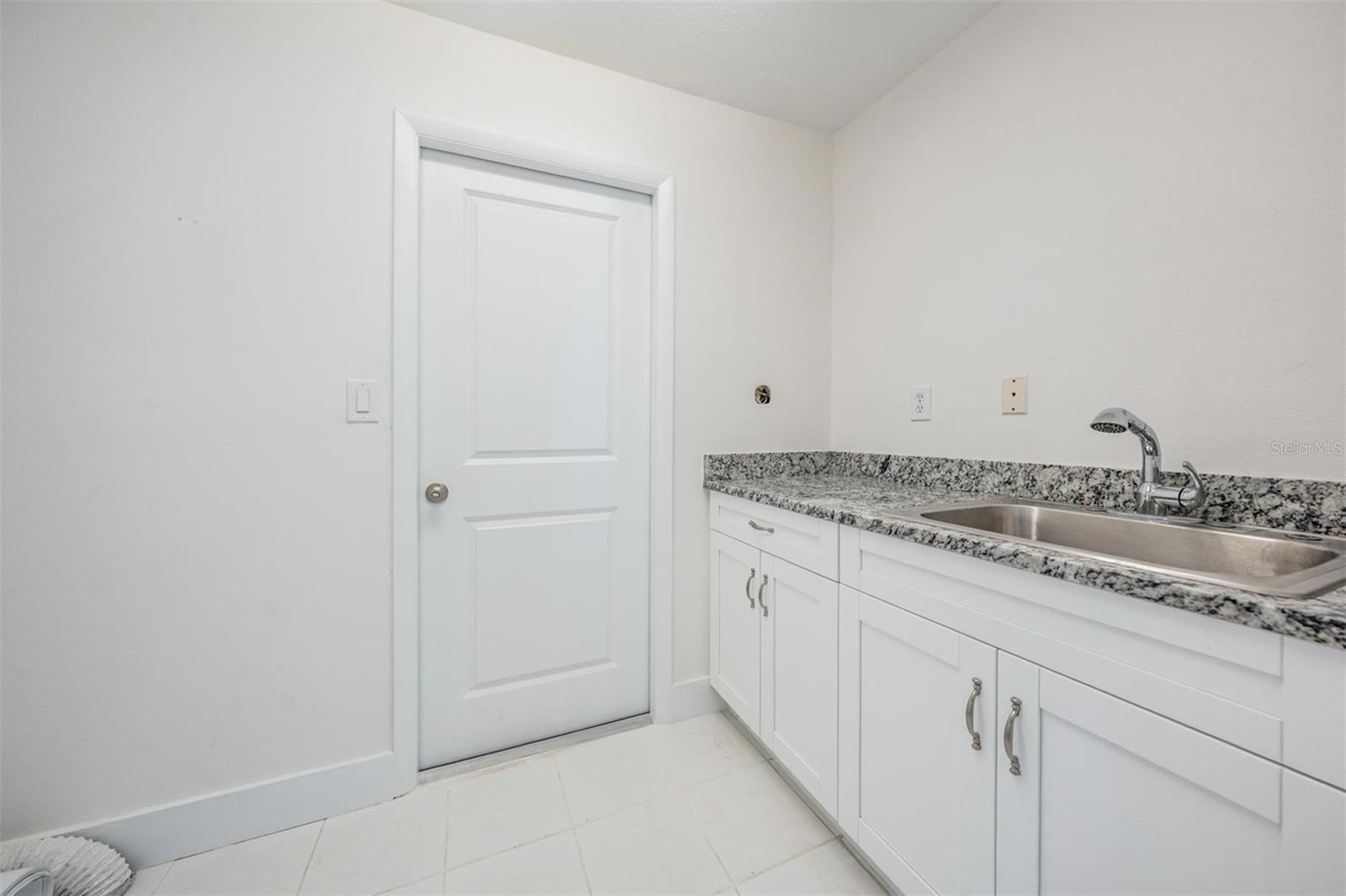 2127 Lagoon Dr Property Photo 24
