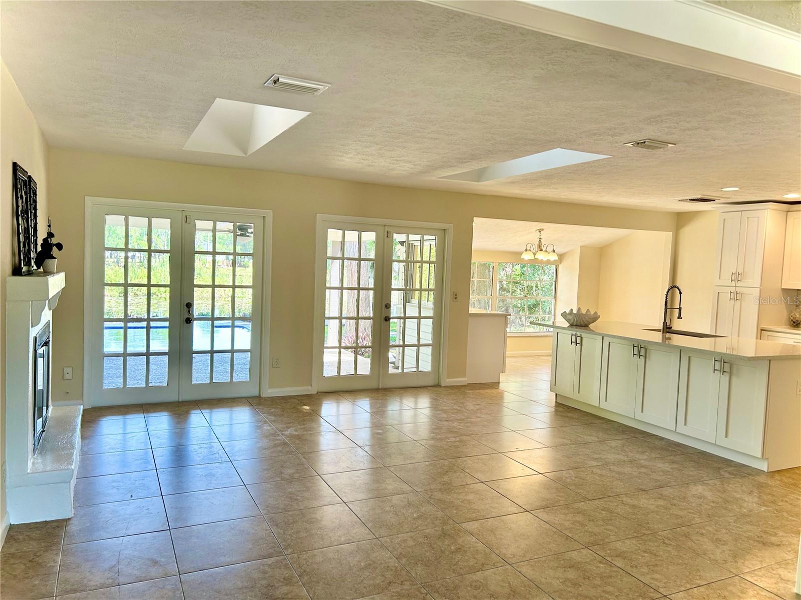 17017 Paula Ln Property Photo 5