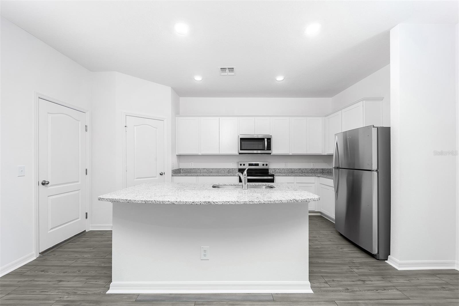 3712 Bergamot St Property Photo 4