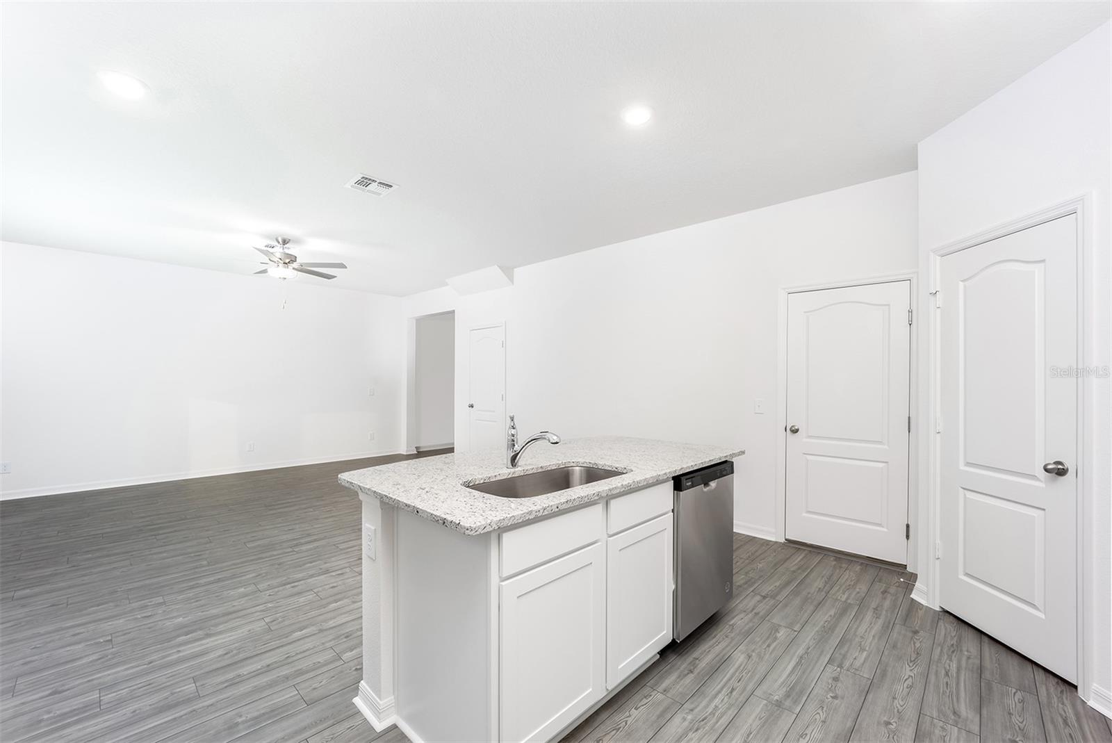 3712 Bergamot St Property Photo 6