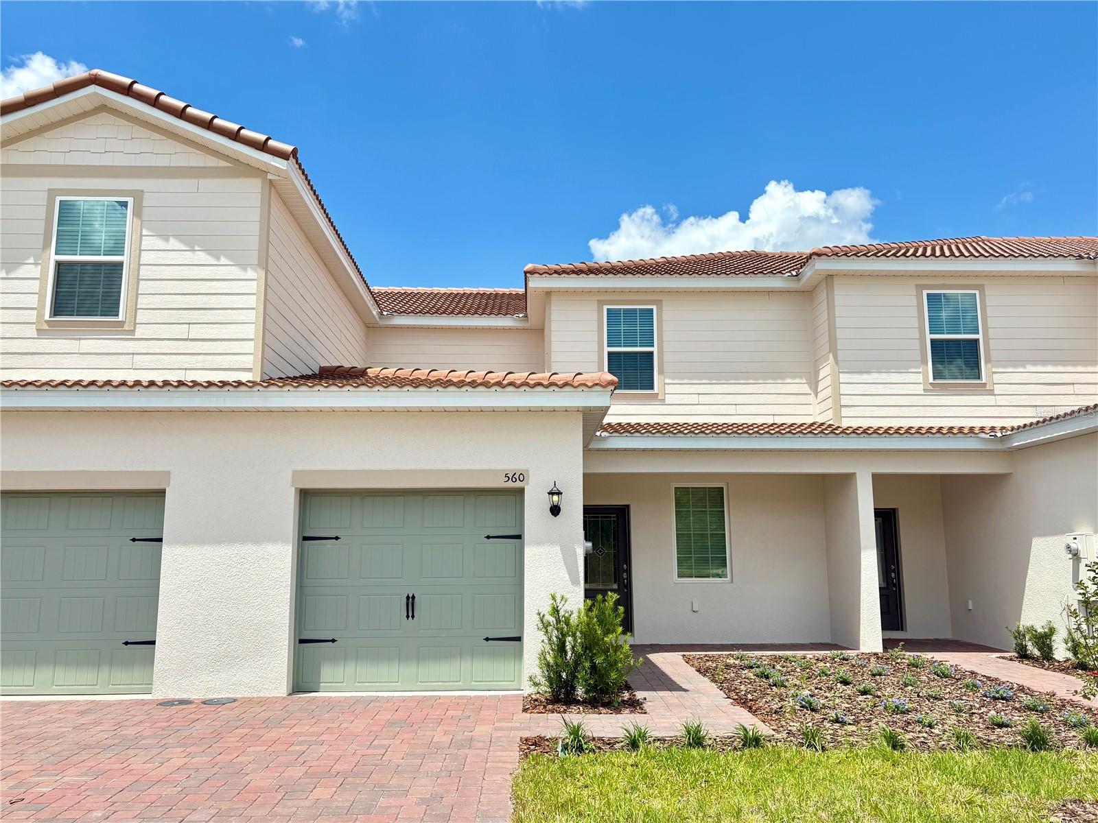 560 BAY LEAF DR Property Photo 1