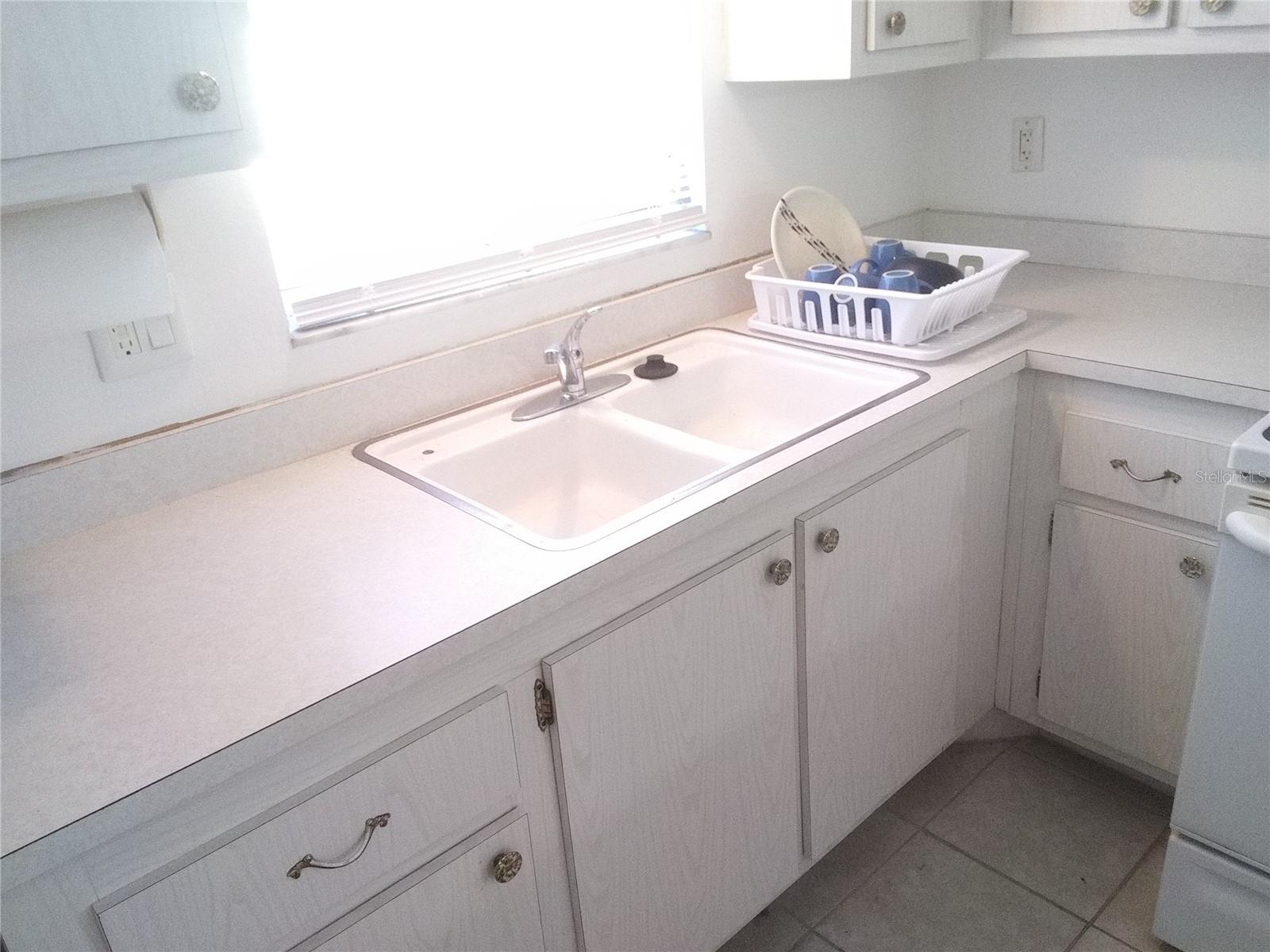 390 301 Blvd W #8d Property Photo 9