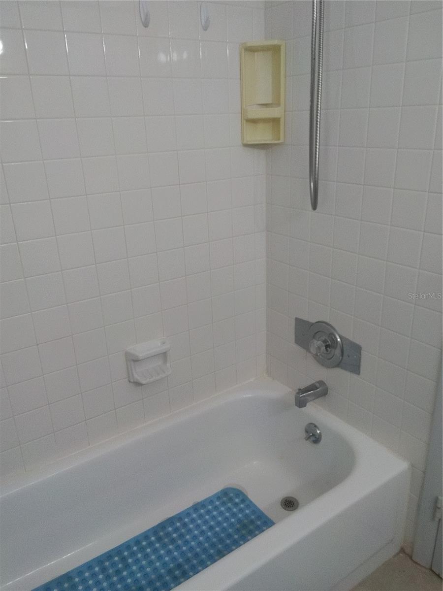390 301 Blvd W #8d Property Photo 12