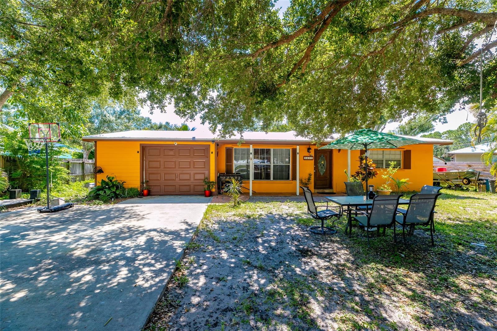 5402 SHANNON DR Property Photo 1