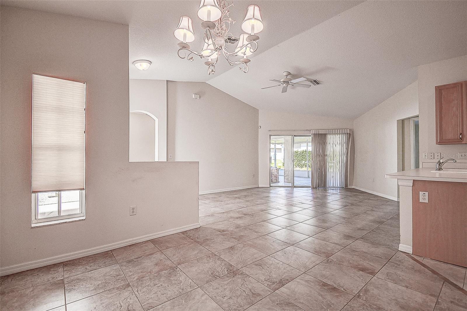 29417 Caddyshack Ln Property Photo 3
