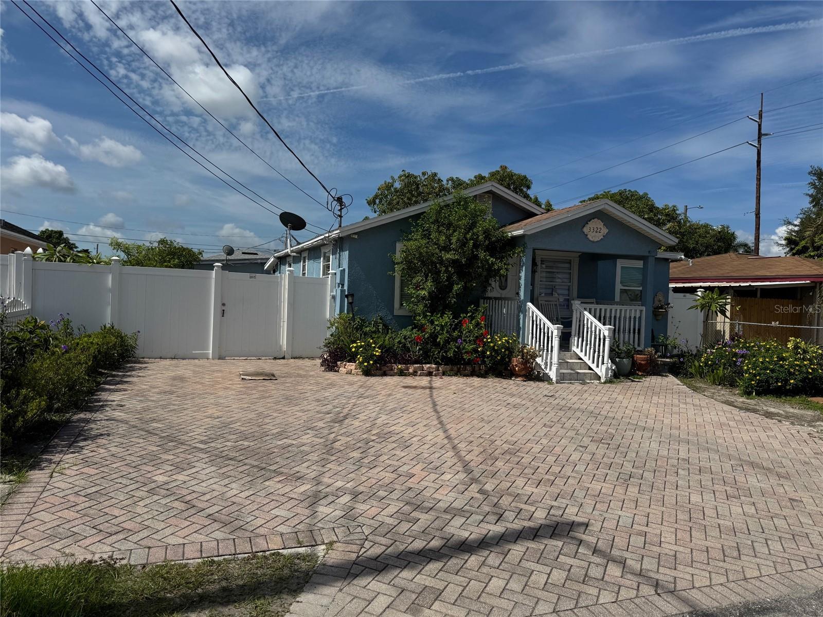 3322 W Saint Joseph St Property Photo 1
