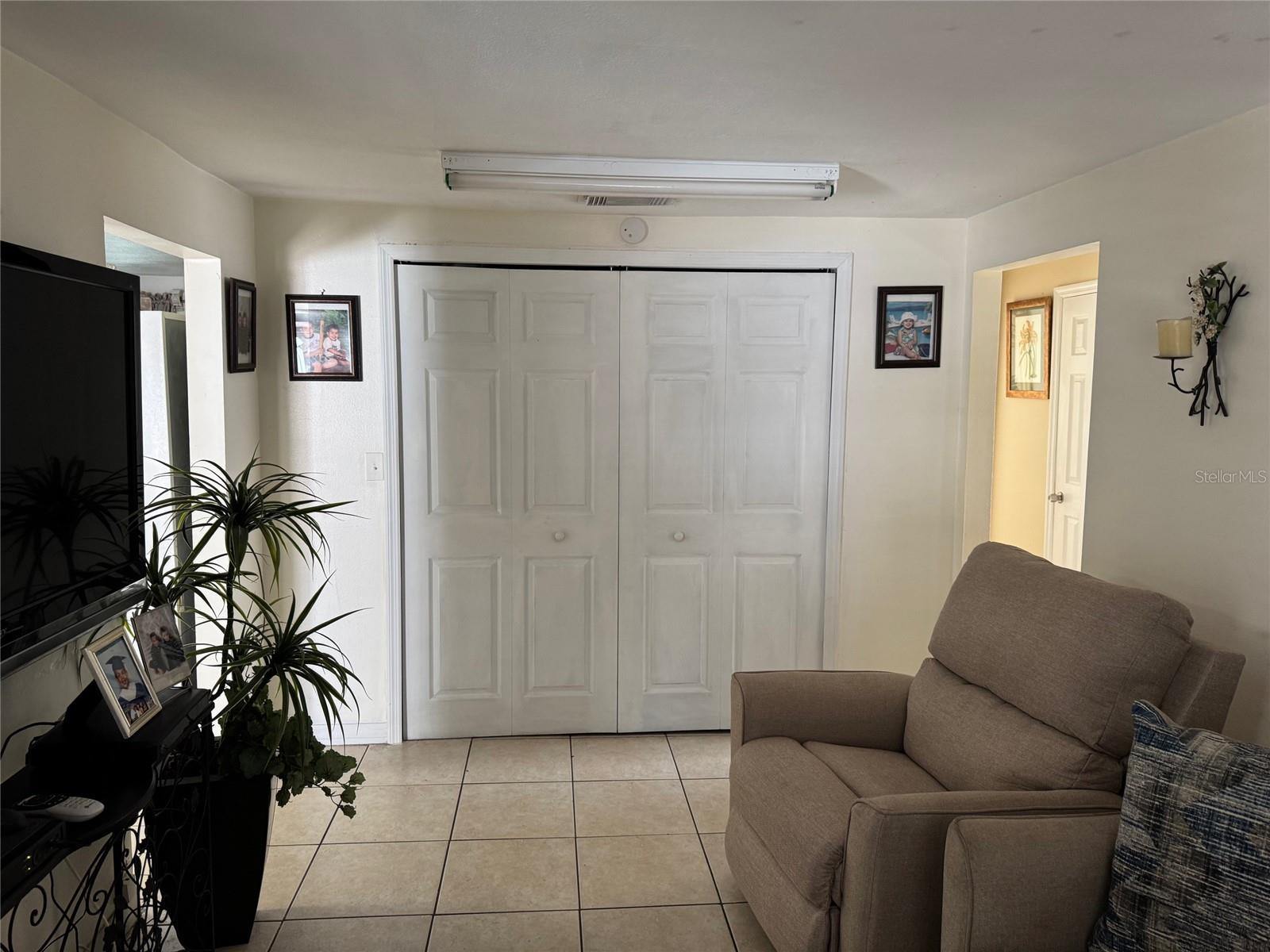 3322 W Saint Joseph St Property Photo 9