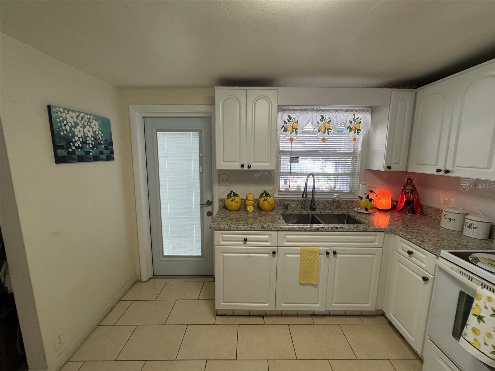 3322 W Saint Joseph St Property Photo 15
