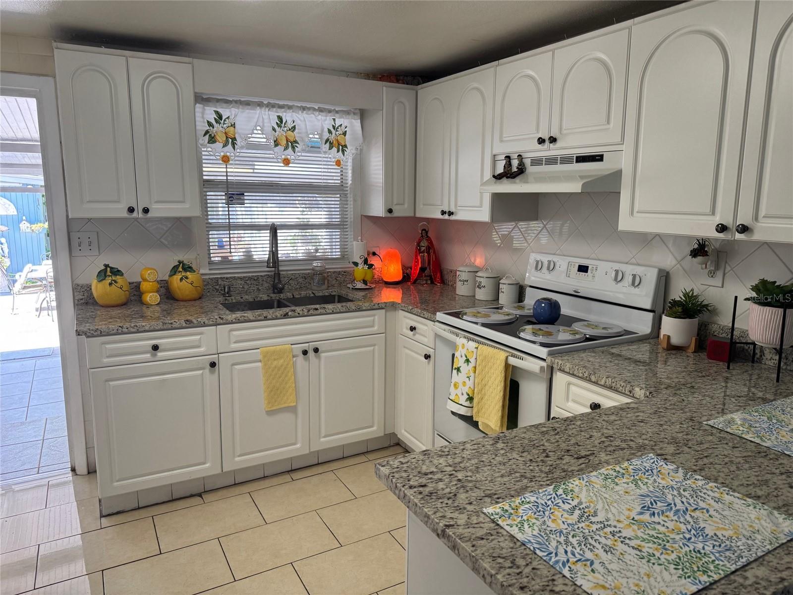 3322 W Saint Joseph St Property Photo 17