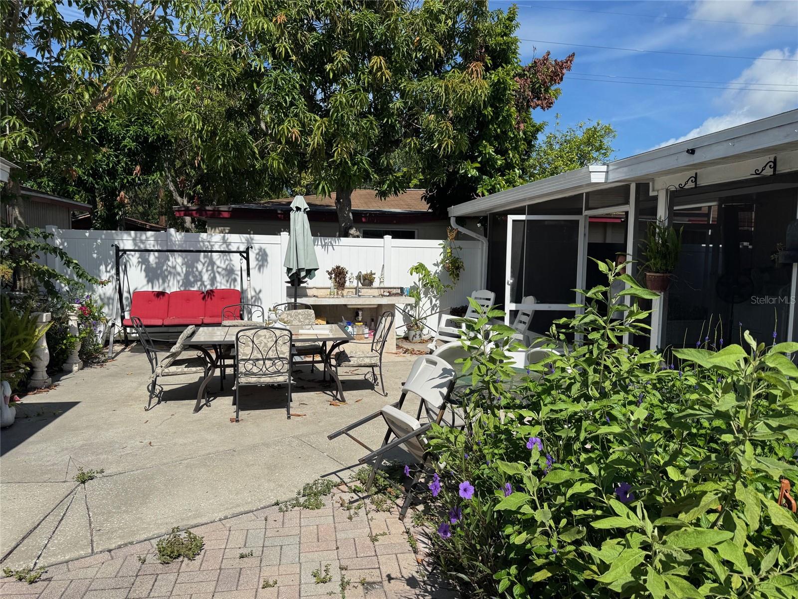 3322 W Saint Joseph St Property Photo 23