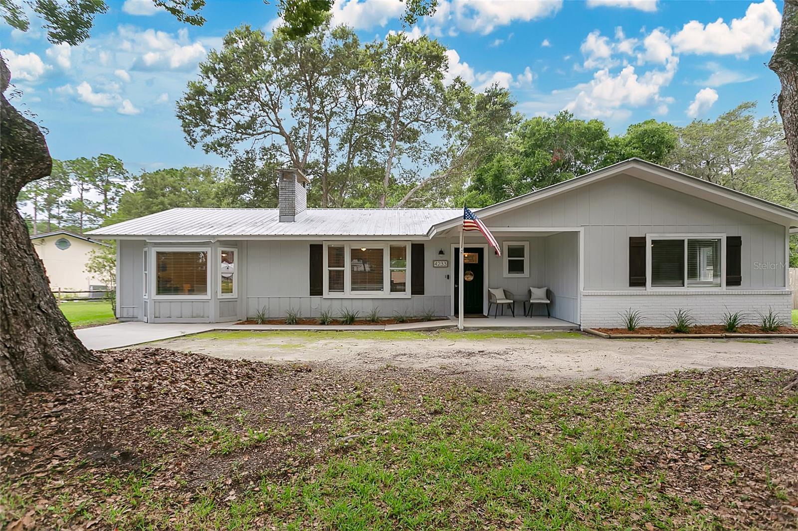 4233 Oak Ln Property Photo 1