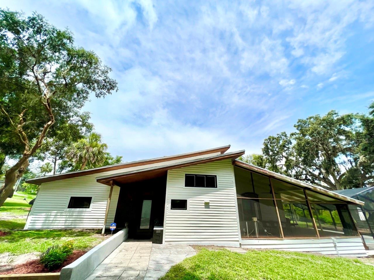 9417 Trout Lake Rd Property Photo 1