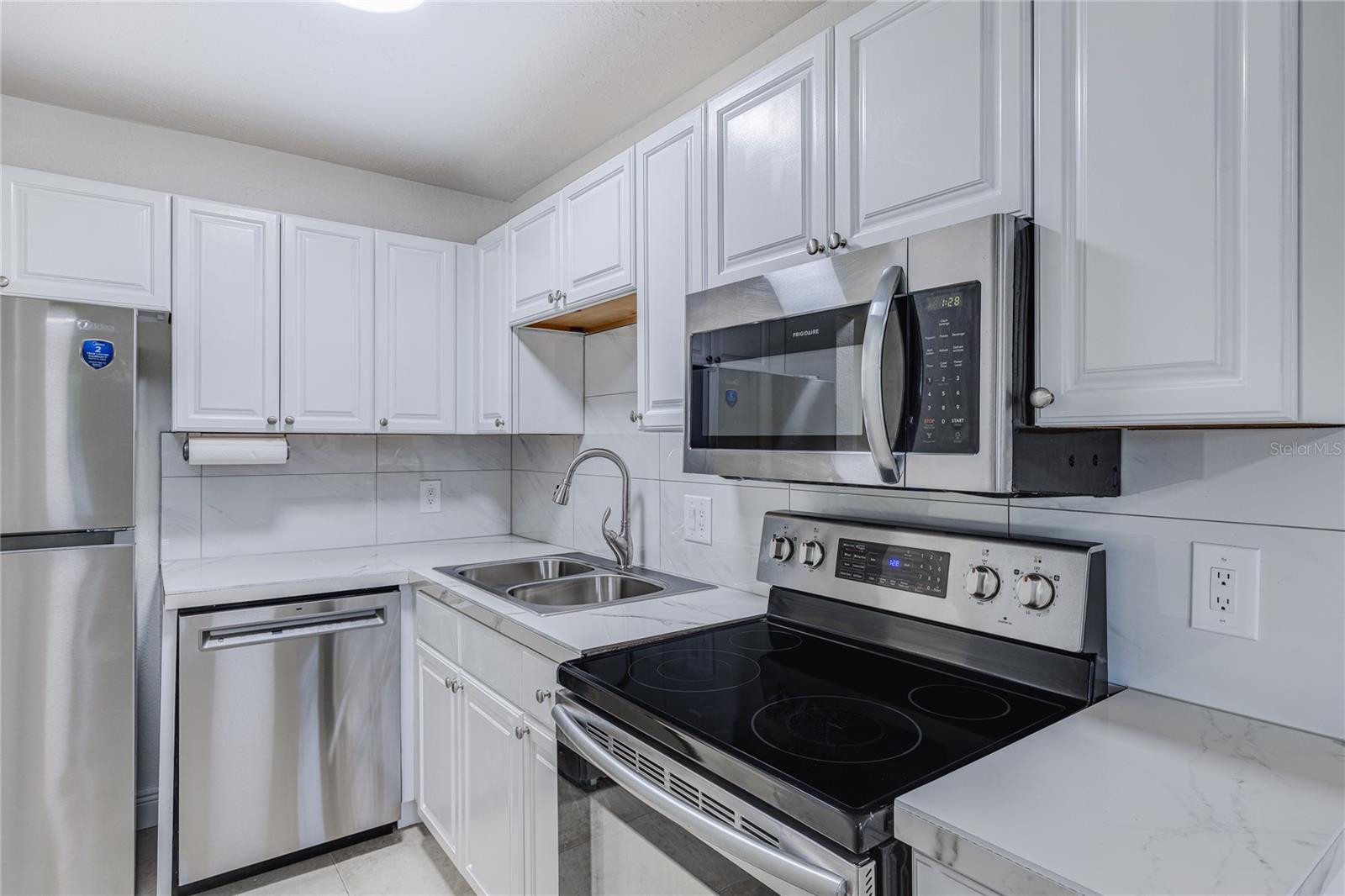 13718 Orange Sunset Dr #202 Property Photo 4