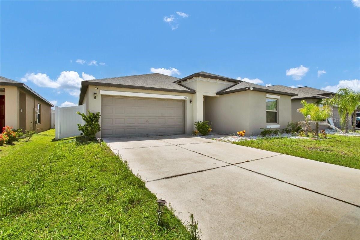 769 Calico Scallop St Property Photo 3
