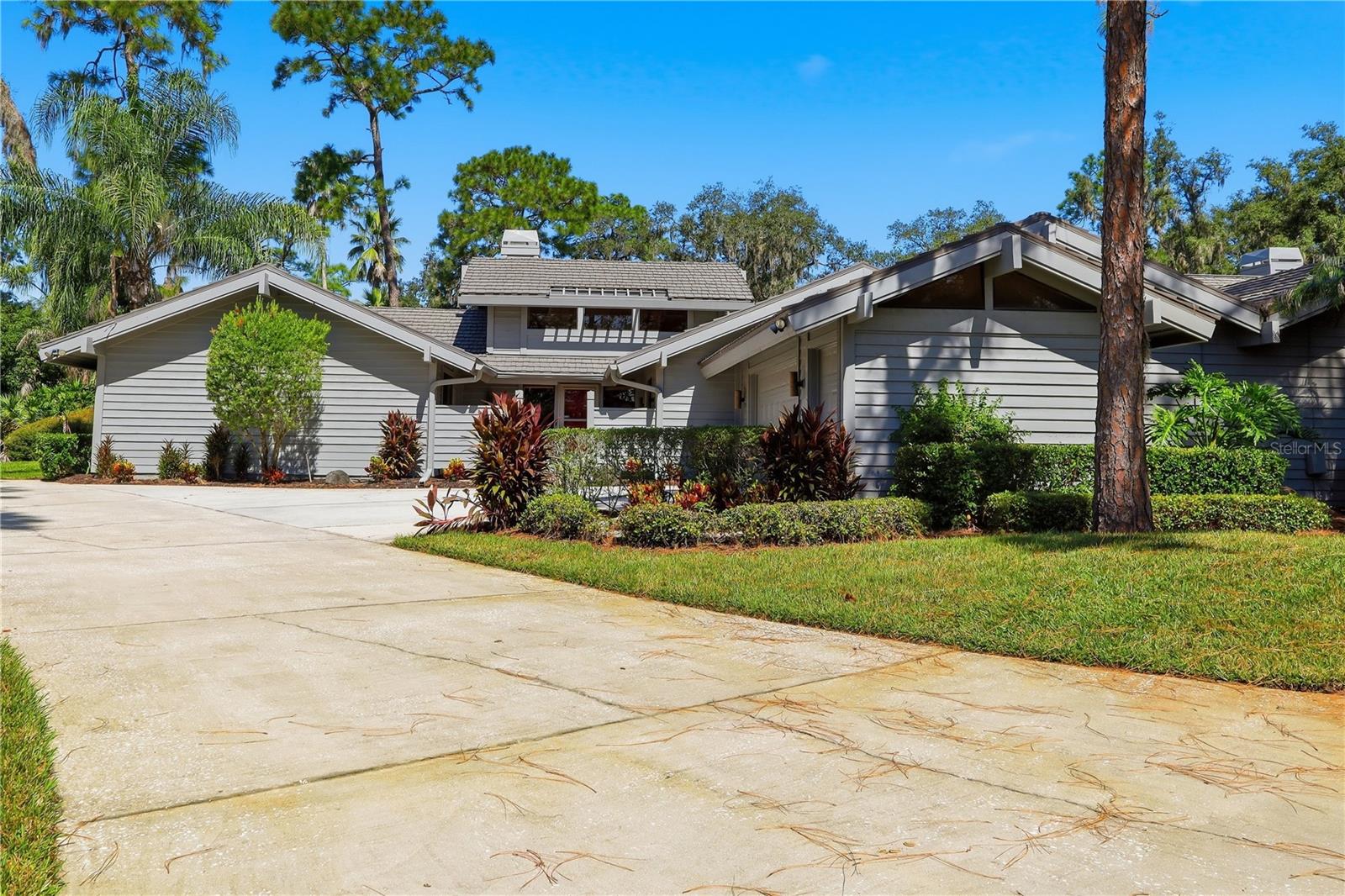 5355 Cobblestone Ct Property Photo 3