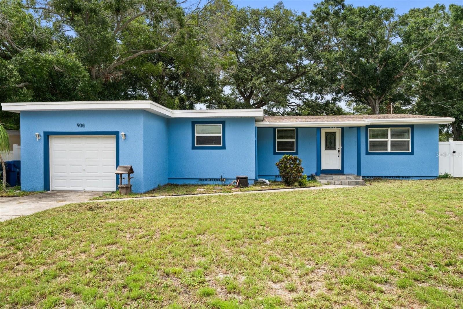 908 S Palm Dr Property Photo 1