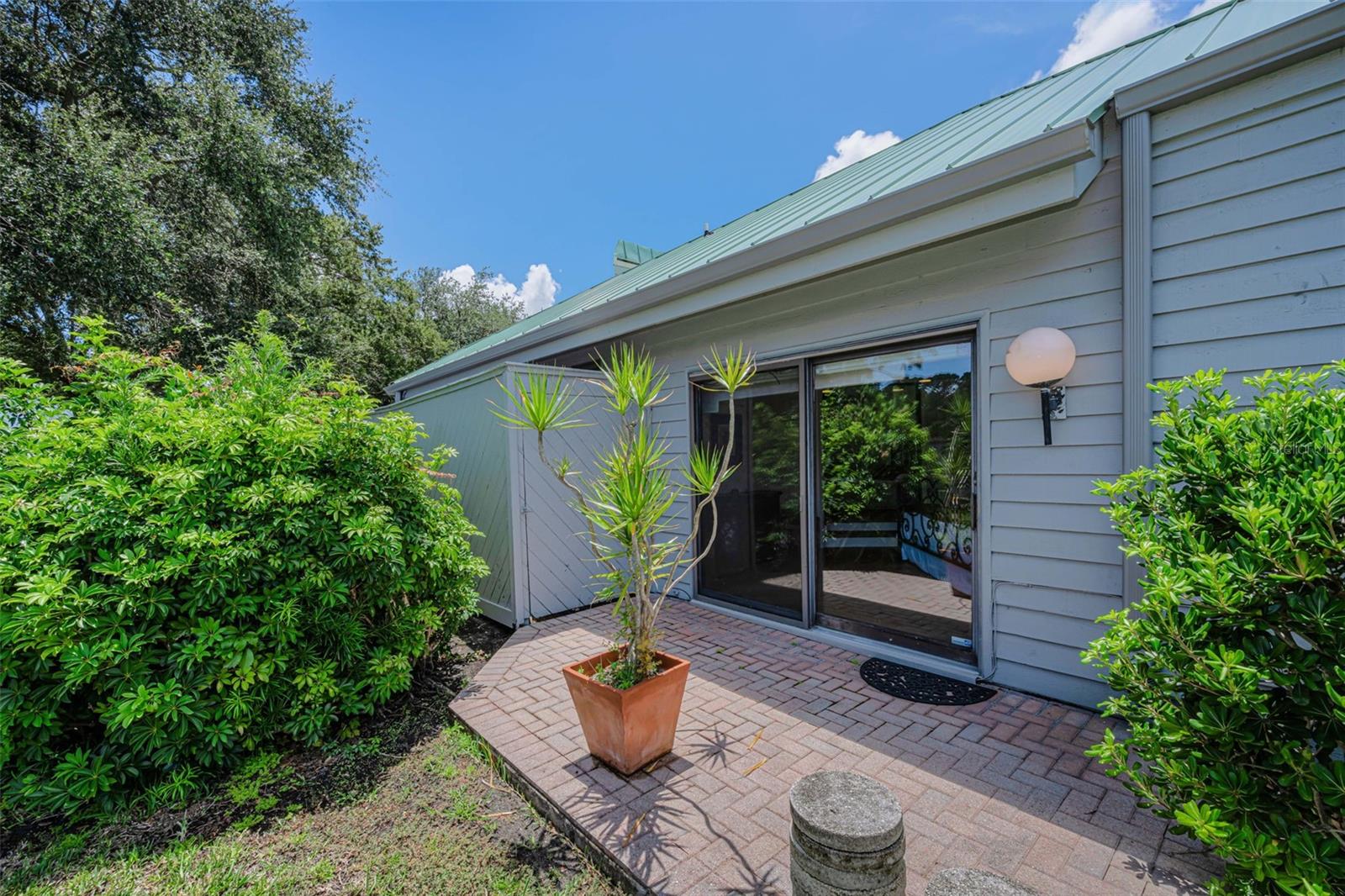 10479 Longwood Dr Property Photo 18