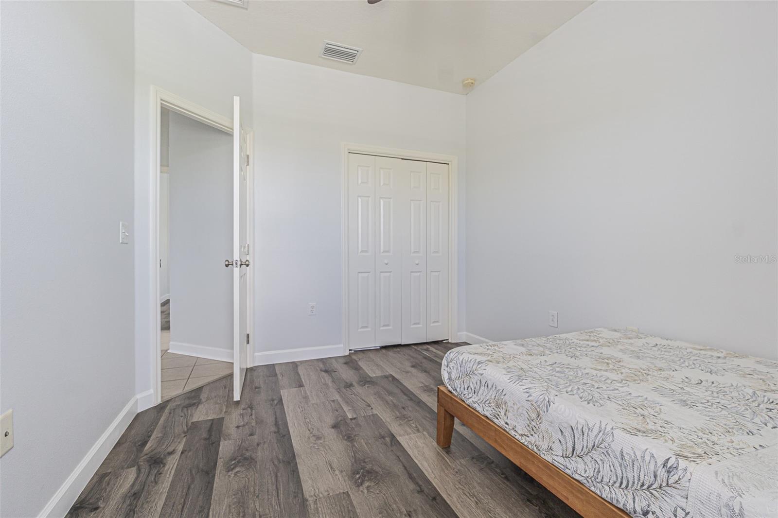 11345 Flora Springs Dr Property Photo 24